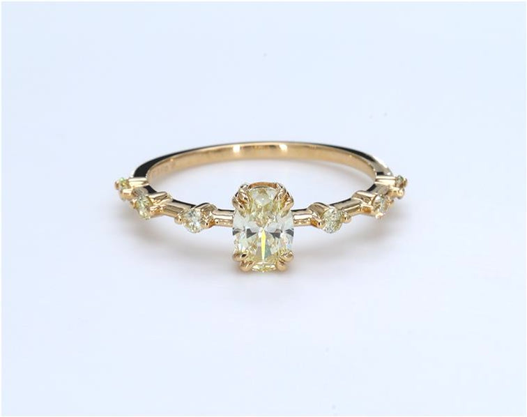 Oval Light Yellow Space Diamond Ring